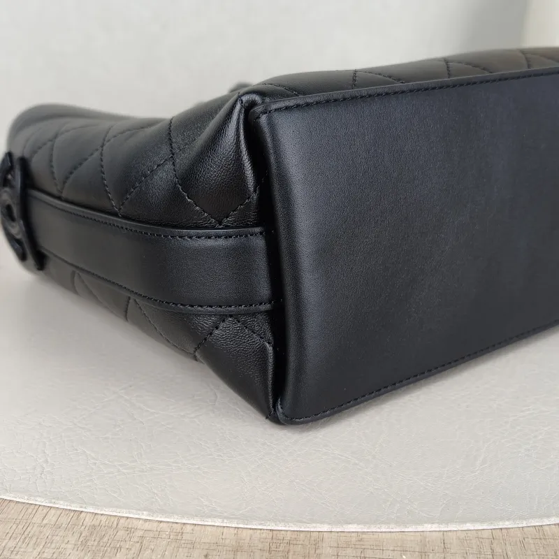 Chanel Shoulder Bag Bucket Bag Black Lambskin Mini 16 × 10 × 18 cm — detail view 3 of 12