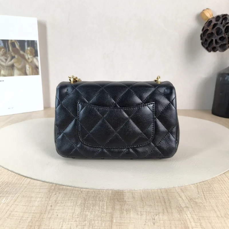 Chanel Crossbody Bag Black Lambskin 18 × 5 × 12 cm — cover view 5 of 5