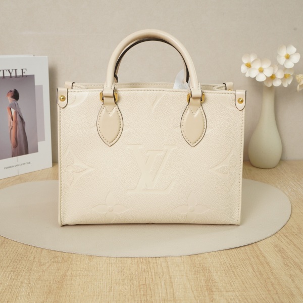 Louis Vuitton onthego Small White Calfskin Microchip Edition · Shoulder Strap Dust Bag · 25 × 11.5 × 19 cm