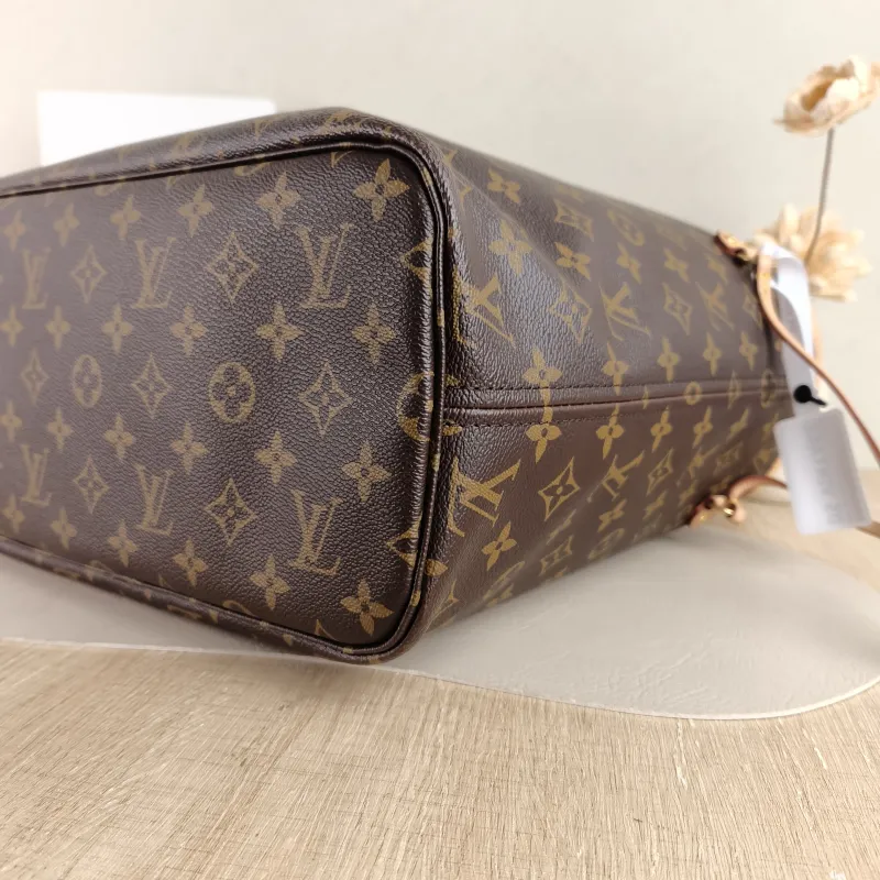 Louis Vuitton Shoulder Bag Neverfull Monogram PVC Medium 31 × 14 × 28 cm — detail view 9 of 11