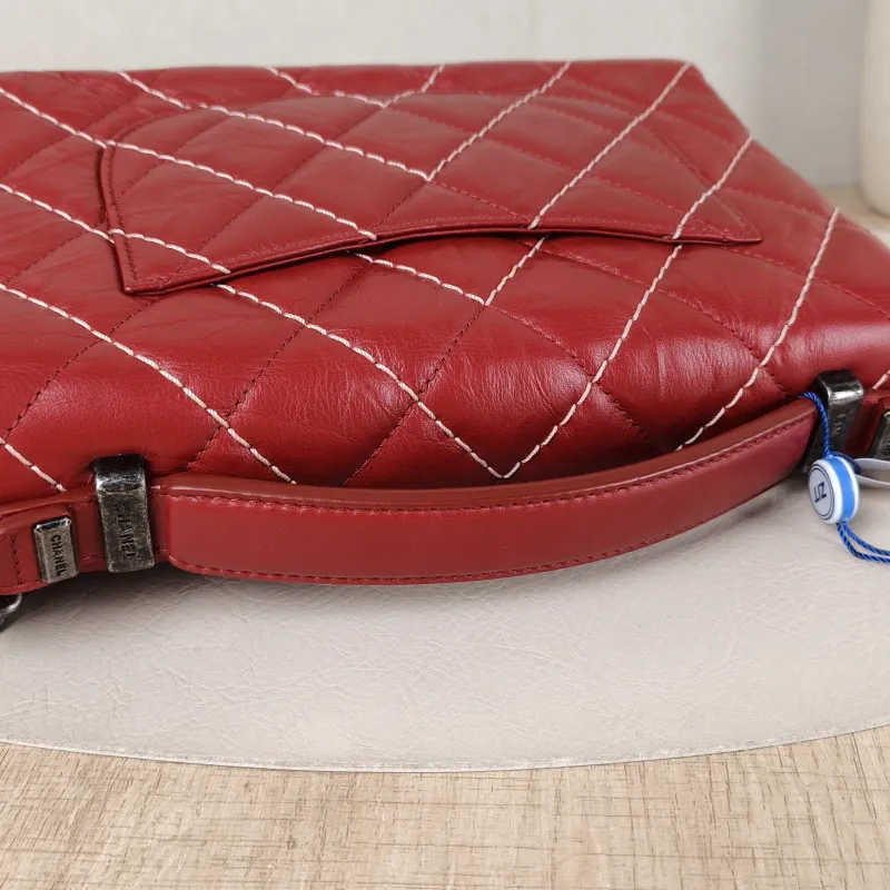 Chanel Crossbody Bag Chain Bag Red Calfskin 22 × 6.5 × 14 cm 23 — detail view 10 of 15