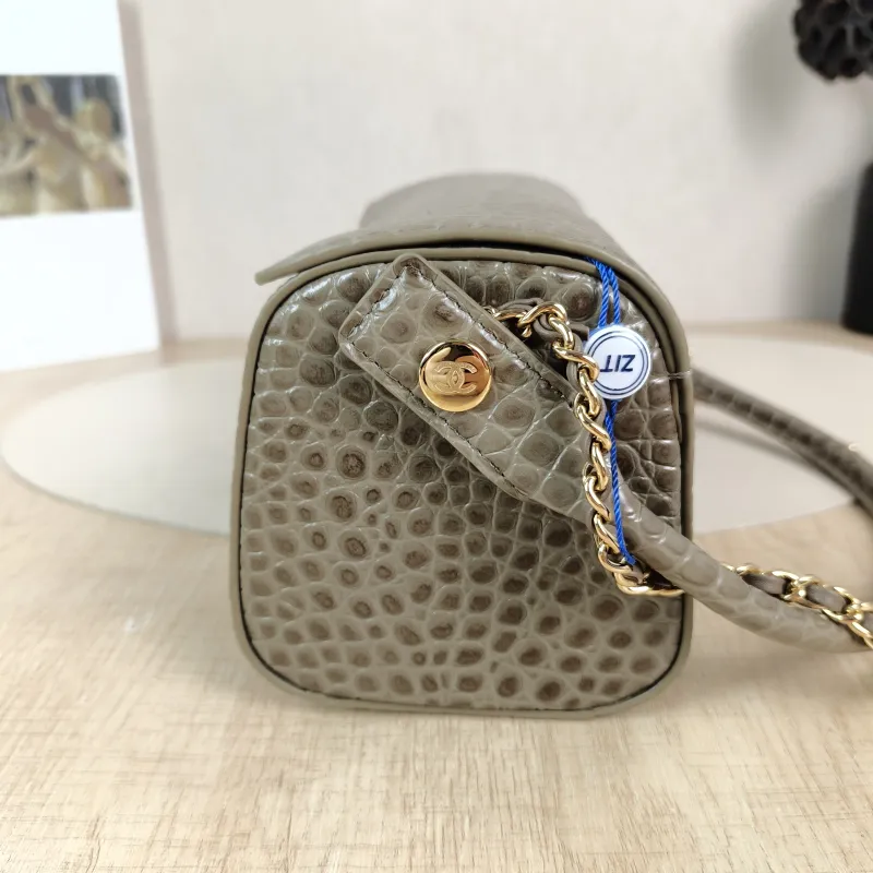 Chanel Shoulder Bag 26a Collection Crossbody Bag Grey Calfskin One Size 23 × 11 × 12.5 cm — detail view 8 of 13