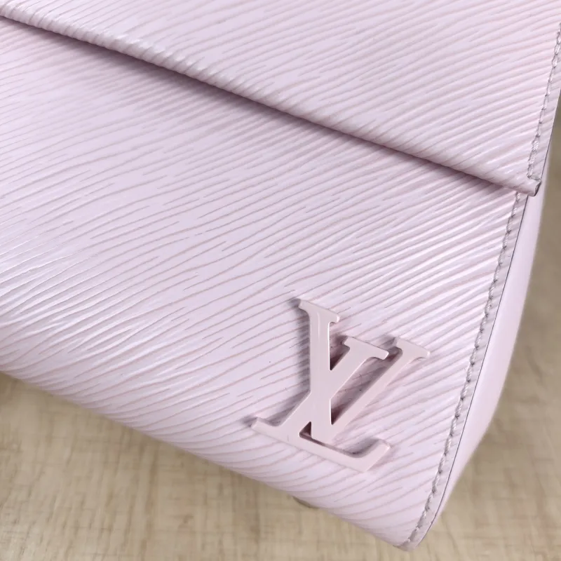 Louis Vuitton Crossbody Bag CLUNY Pink Epi Embossed Calfskin Mini 20 × 7.5 × 16 cm — detail view 6 of 13