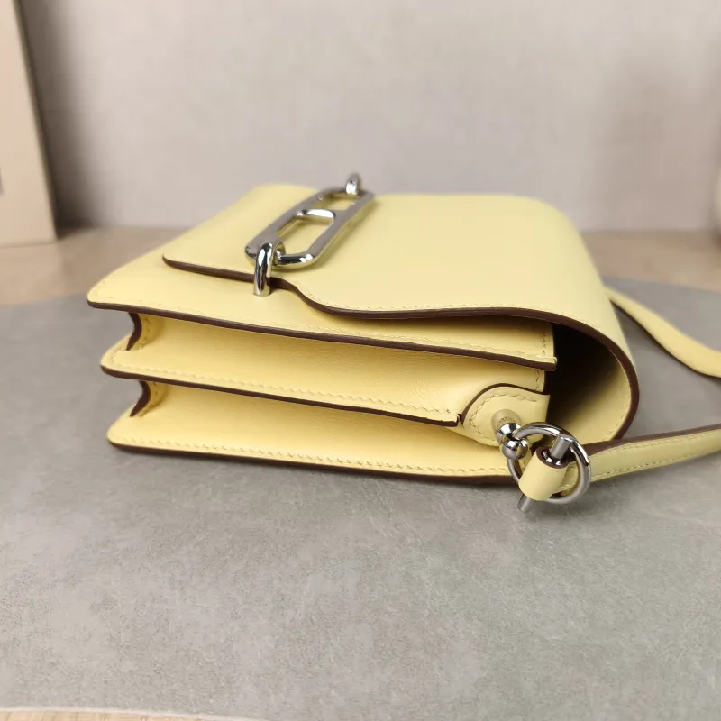 Hermès Crossbody Bag Roulis 19 1Z Swift Calfskin Mini 18 × 6 × 15 cm Z — detail view 6 of 15