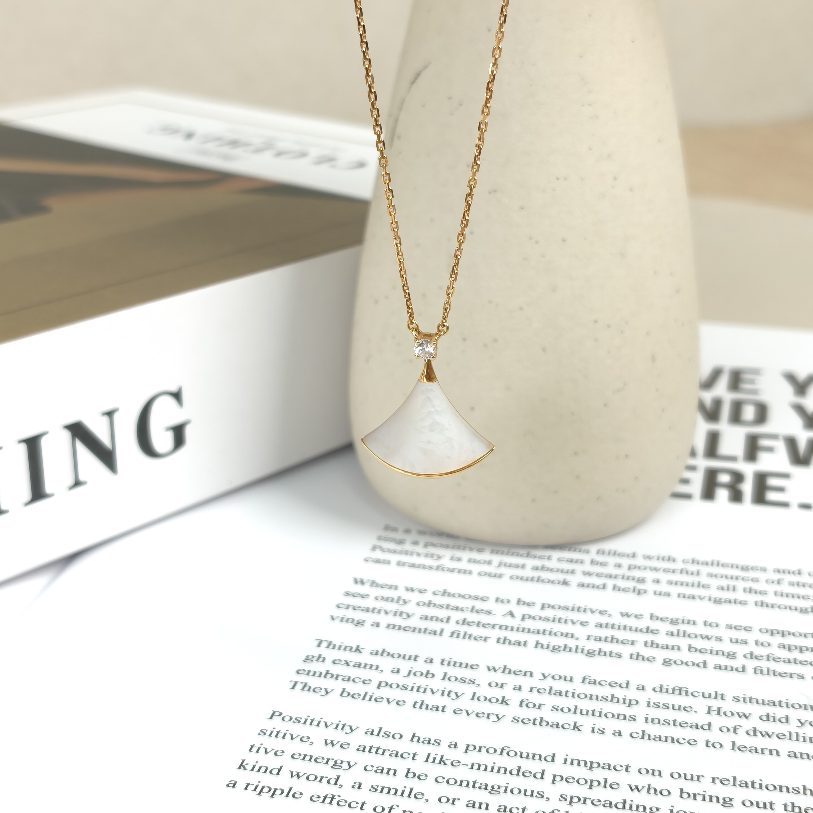 Bvlgari Necklace DIVAS' DREAM Collection Necklace Pearl 18KR ose Gold20㎜ 41-43㎝One Size — cover view 2 of 8