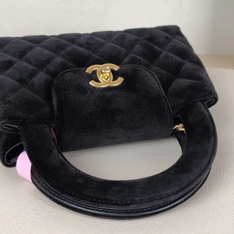 Chanel Crossbody Bag Kelly Black Velvetmini19 × 7 × 13 cm — detail view 2 of 13