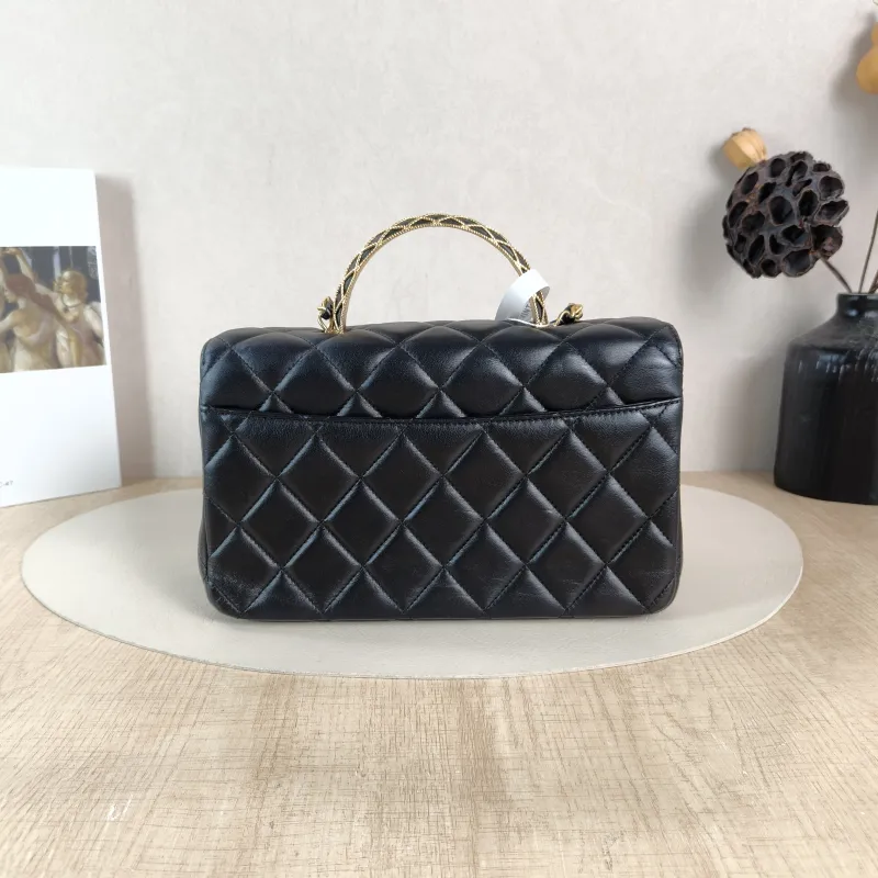 Chanel Crossbody Bag Black with Gold-Tone Hardware Lambskin One Size 25 × 10 × 16 cm — cover view 3 of 5