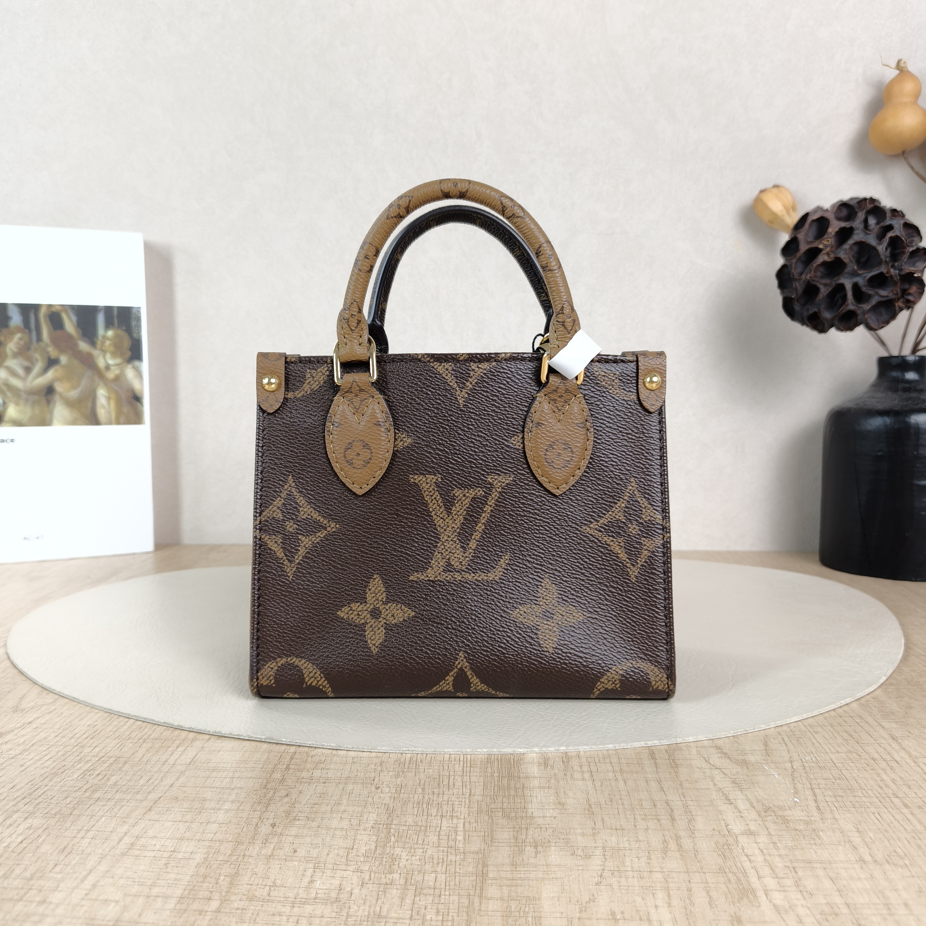 Louis Vuitton Crossbody Bag Onthego BB Monogram PVCBB18 × 8.5 × 15 cm