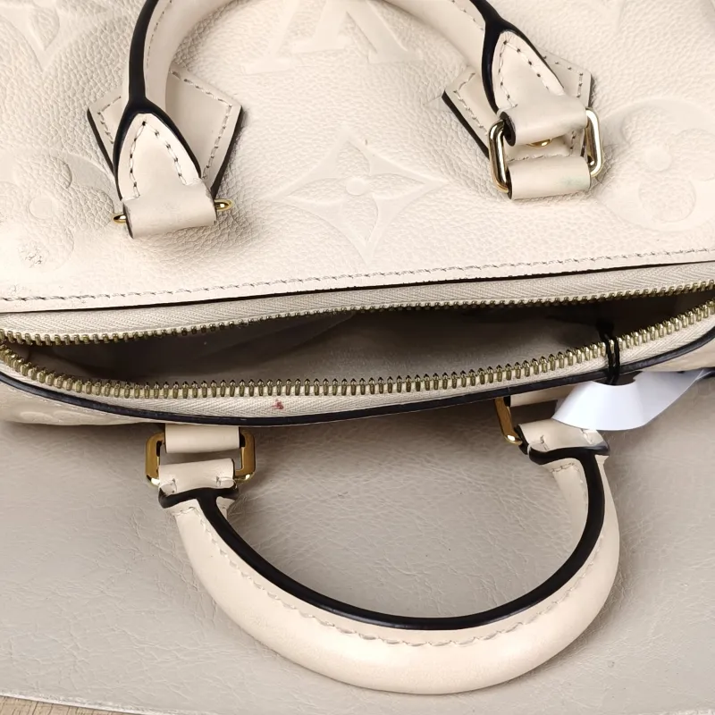 Louis Vuitton Crossbody Bag Speedy20 White Empreinte Embossed Calfskin Small20.5 × 12 × 13.5 cm — detail view 2 of 12
