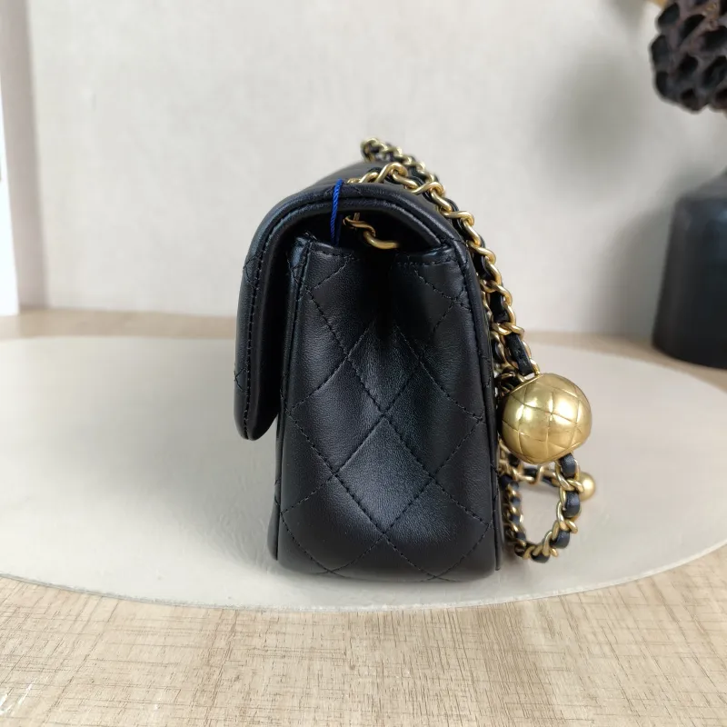 Chanel Crossbody Bag Black Lambskin One Size17 × 8 × 13.5 cm — detail view 13 of 13