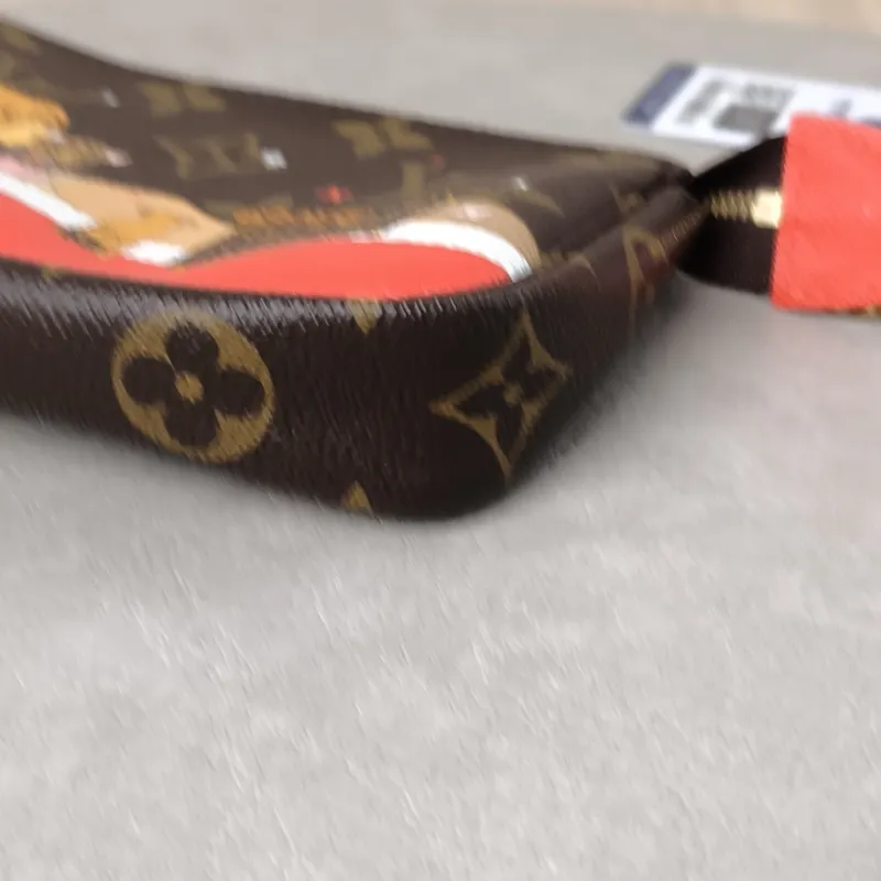 Louis Vuitton Clutch Mini Pochette Accessoires Monogram PVC Mini 15.5 × 4 × 10.5 cm — detail view 3 of 9