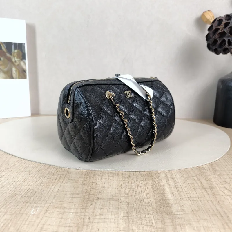 Chanel Crossbody Bag Crossbody Bag Black Grained Calfskin One Size 18.5 × 11 × 11.5 cm — cover view 2 of 5