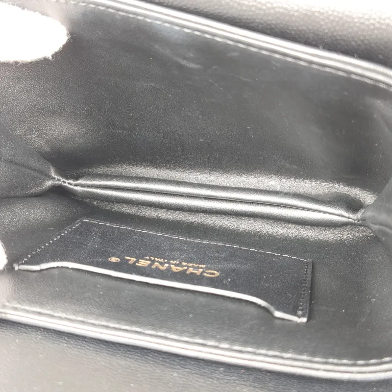 Chanel Crossbody Bag Black Grained Calfskin 21 × 9 × 15 cm — detail view 11 of 14