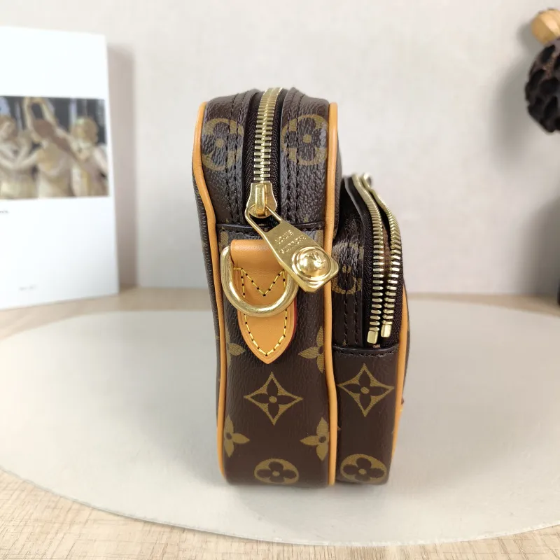 Louis Vuitton Crossbody Bag Nil Messenger Bag Monogram PVC 22 × 7 × 16.5 cm — detail view 6 of 11
