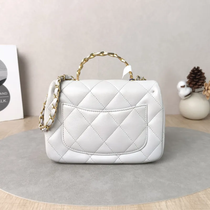 Chanel Crossbody Bag Edition White Lambskin One Size19 × 7 × 13.5 cm — cover view 3 of 6