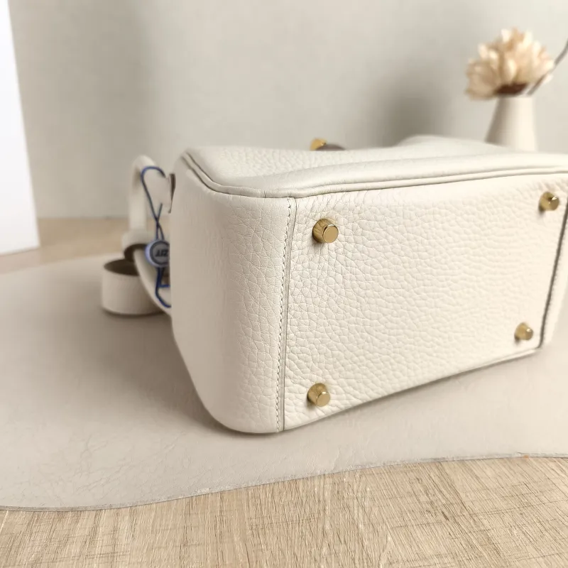 Hermès Crossbody Bag Lindy Mini 19 10 TC Calfskin Mini 19 × 9.5 × 13 cm k — detail view 5 of 10