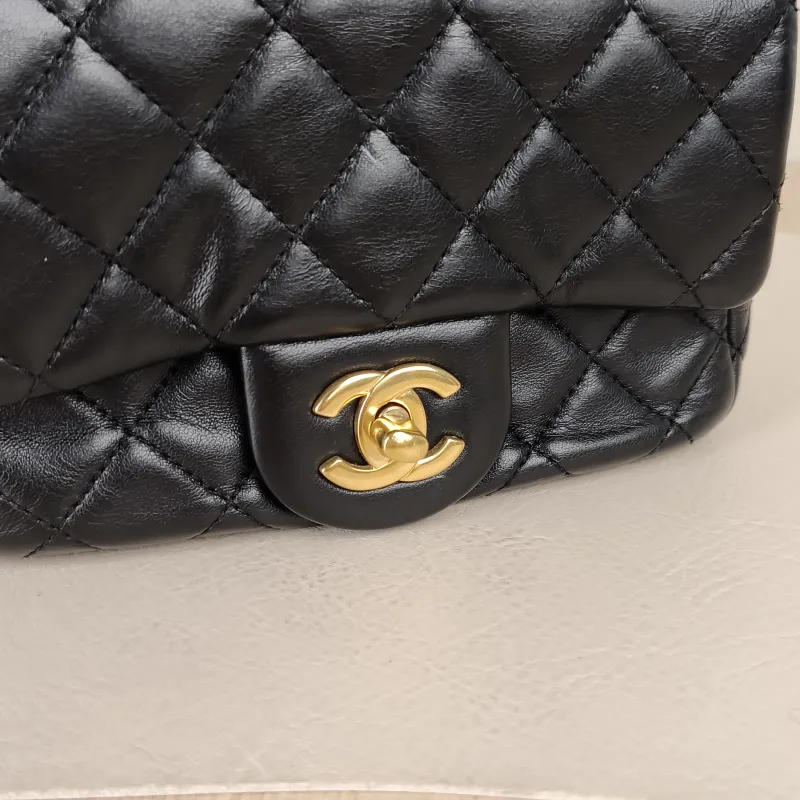 Chanel Crossbody Bag Black Lambskin One Size17 × 8 × 13.5 cm Conditioned — detail view 15 of 16
