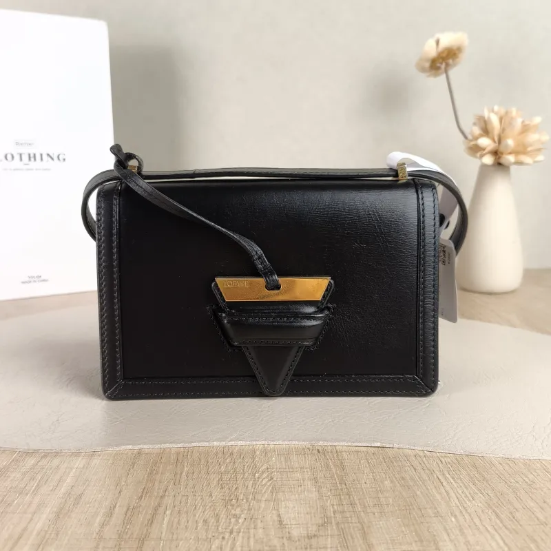 LOEWE Crossbody Bagbarcelona Black Calfskin Small19 × 7 × 12 cm