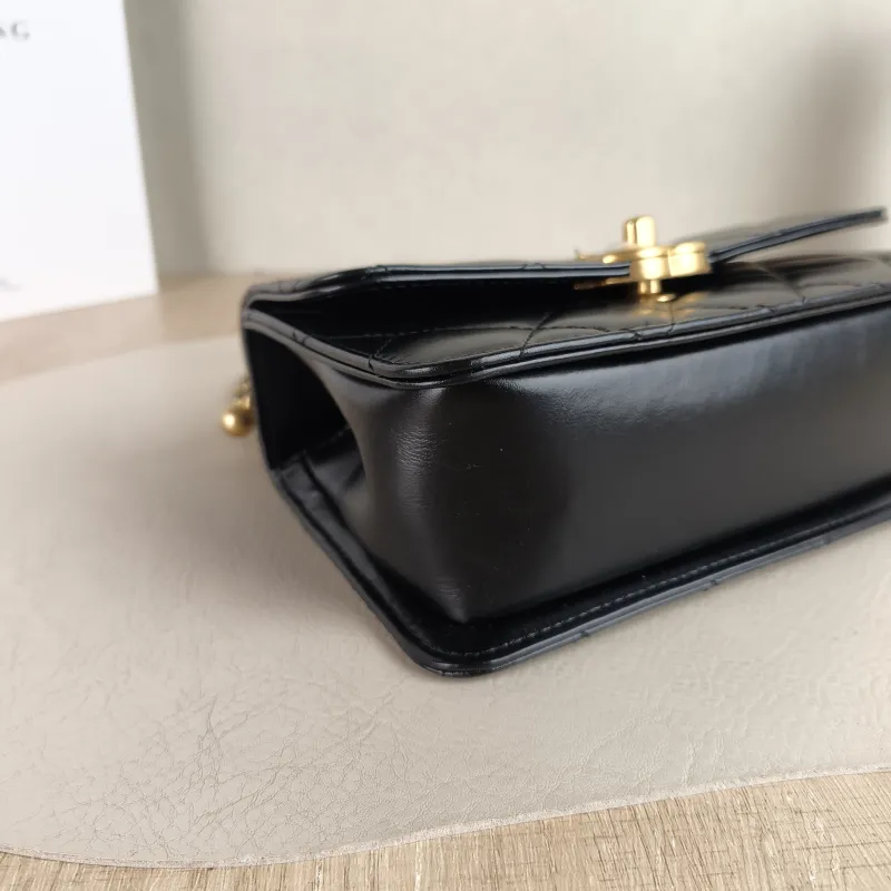Chanel Crossbody Bag Black Calfskin Small 19 × 8 × 12 cm — detail view 5 of 11