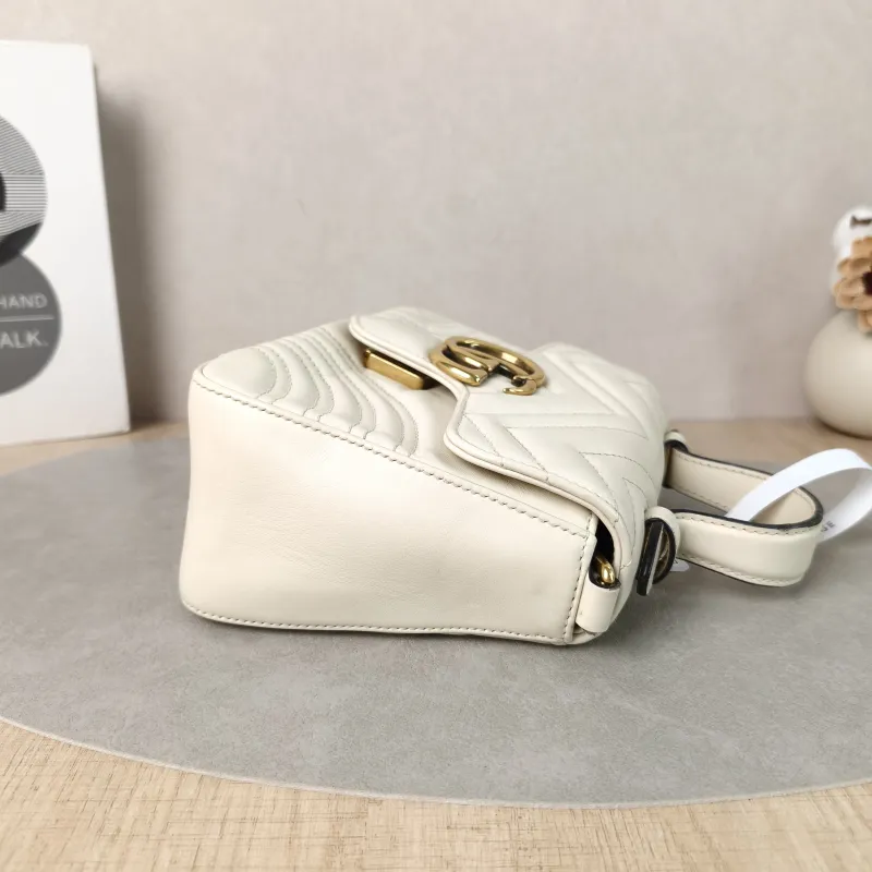 GUCCI Crossbody Bag GG Marmont Marmont White Calfskinmini21 × 8 × 15.5 cm — detail view 9 of 15