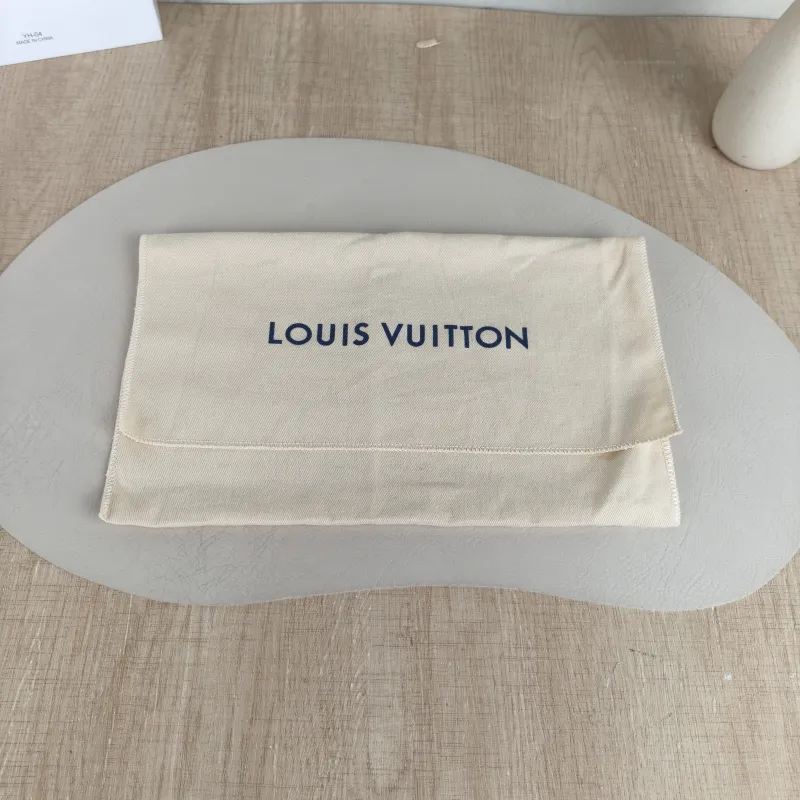Louis Vuitton Shoulder Bag Pochette Accessories Cargo One Size 23.5 × 3 × 14 cm — detail view 8 of 11