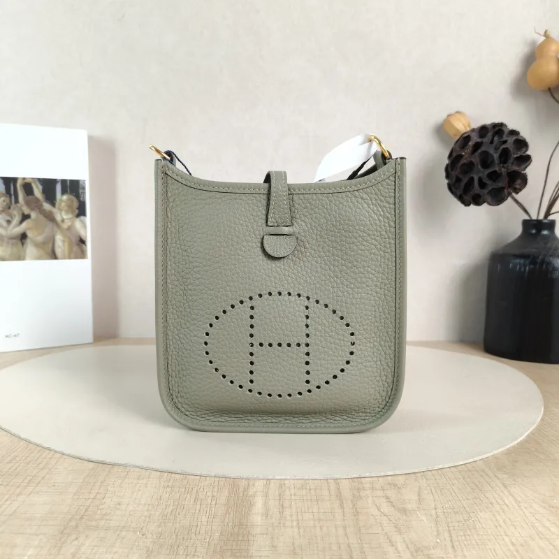 Hermès Crossbody Bag Evelyne Mini 16 Mini 16 TC Calfskin Mini 17 × 5.5 × 18 cm B