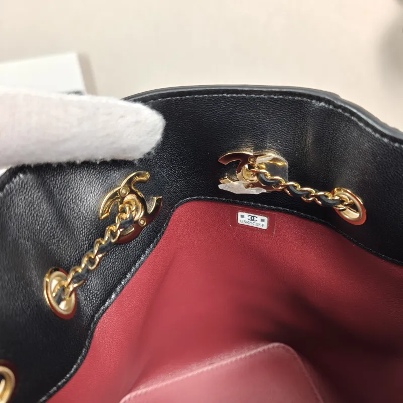 Chanel Shoulder Bag Bucket Bag Black Lambskin One Size 11 × 11 × 17.5 cm — detail view 1 of 10