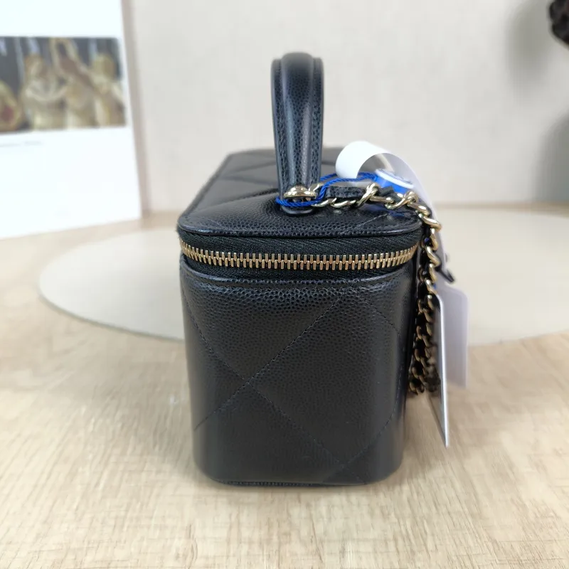 Chanel Crossbody Bag Edition Black Grained Calfskin Mini 16 × 8 × 9.5 cm — detail view 5 of 12