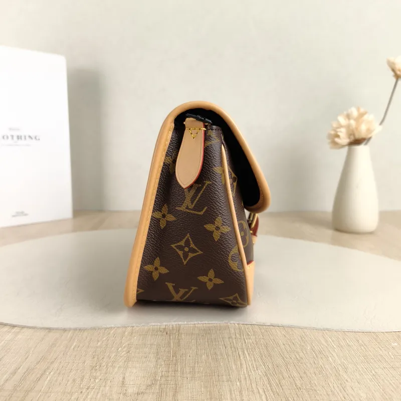 Louis Vuitton Crossbody Bag Diane Baguette Bag Shoulder Strap PVC Small 24 × 9 × 15 cm — detail view 9 of 12