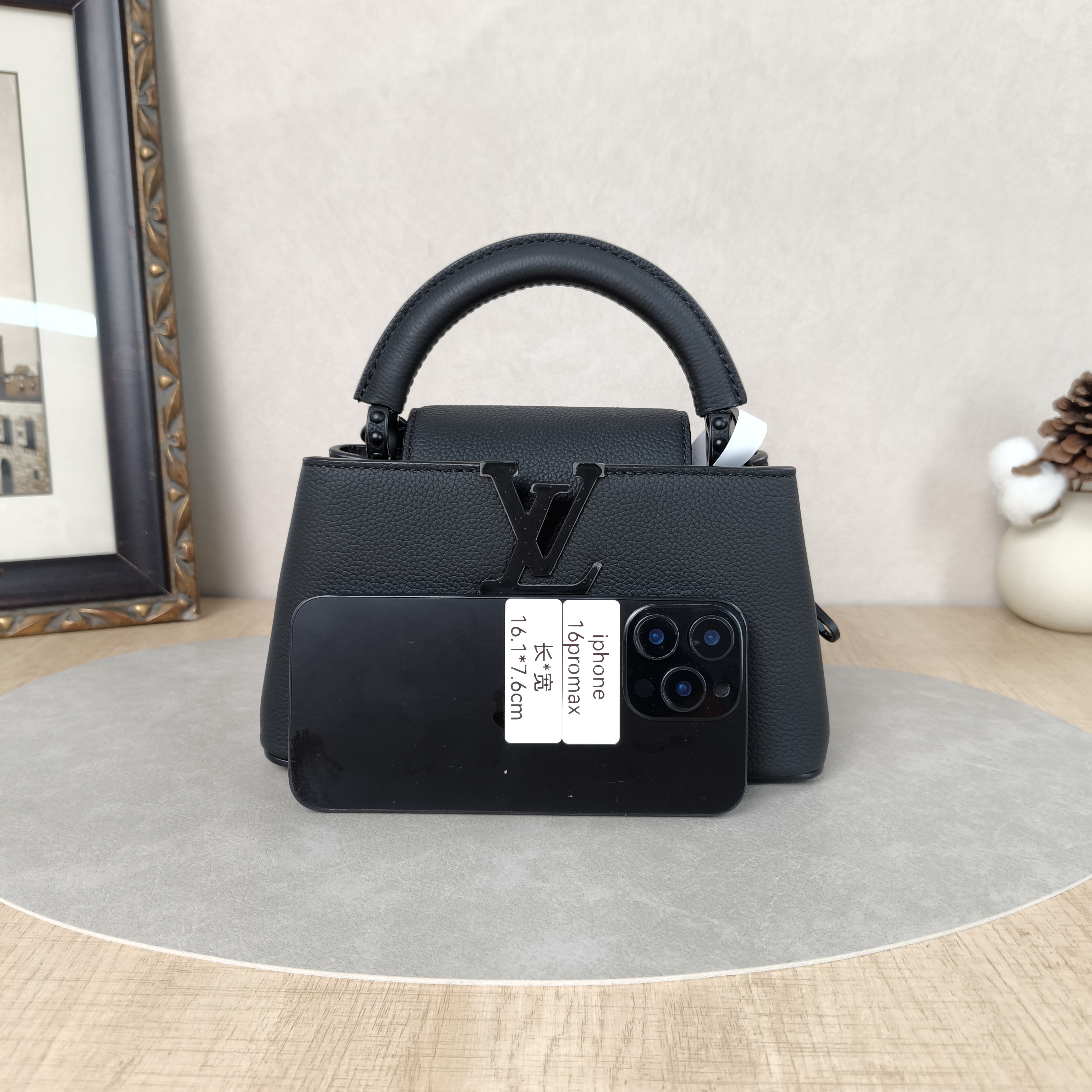 Louis Vuitton Crossbody Bag Capucines East West Black Calfskinmini22 × 8 × 12 cm — cover view 3 of 6