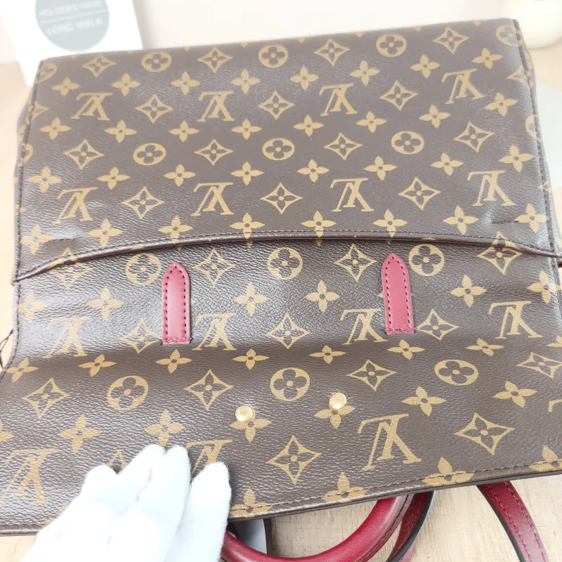Louis Vuitton Shoulder Bag Venus Red PVC · Calfskin 34 × 12 × 22 cm — detail view 3 of 12