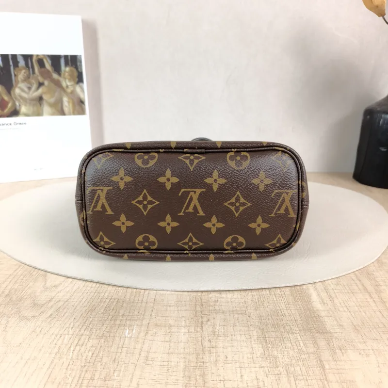 Louis Vuitton Crossbody Bag NEVERFULL INSIDE OUT BB PVC · Calfskin BB 26.5 × 11 × 16.5 cm — cover view 3 of 5