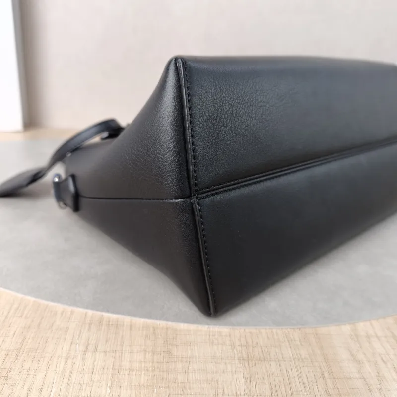 FENDI Crossbody Bagby the way Black Calfskin Medium28 × 13 × 17 cm — detail view 2 of 14