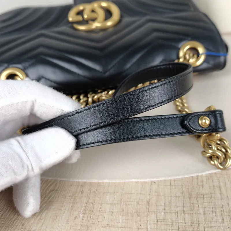GUCCI Crossbody Bag GG Marmont Medium Marmont 26 Black CC alfskin Medium 26 × 7 × 15 cm — detail view 6 of 13