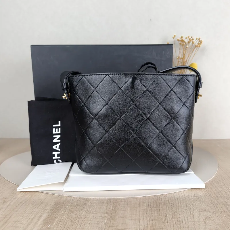 Chanel Crossbody Bag26s Bucket Bag Black Lambskin Small26 × 11 × 19 cm — cover view 3 of 6