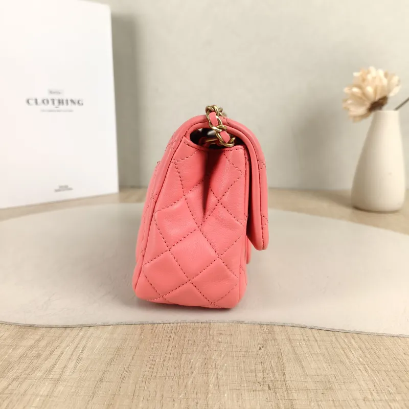 Chanel Crossbody Bag Pink Lambskin One Size 17 × 8 × 13.5 cm 30 — detail view 9 of 14