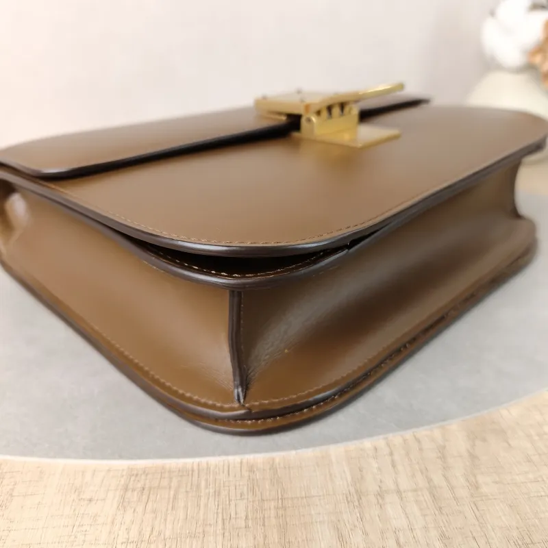 CELINE Crossbody Bag Classic Box CC alfskin Medium24 × 7 × 18 cm — detail view 7 of 14