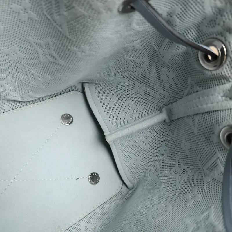 Louis Vuitton Crossbody Bag BELLA Blue Calfskin 22 × 14 × 20 cm — detail view 9 of 10