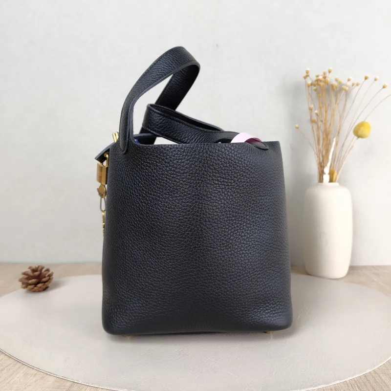 Hermès Top Handle Bag Picotin Lock 18 18 Black Taurillon Clemence TC Calfskin Small 18 × 13 × 19 cm B — detail view 1 of 11