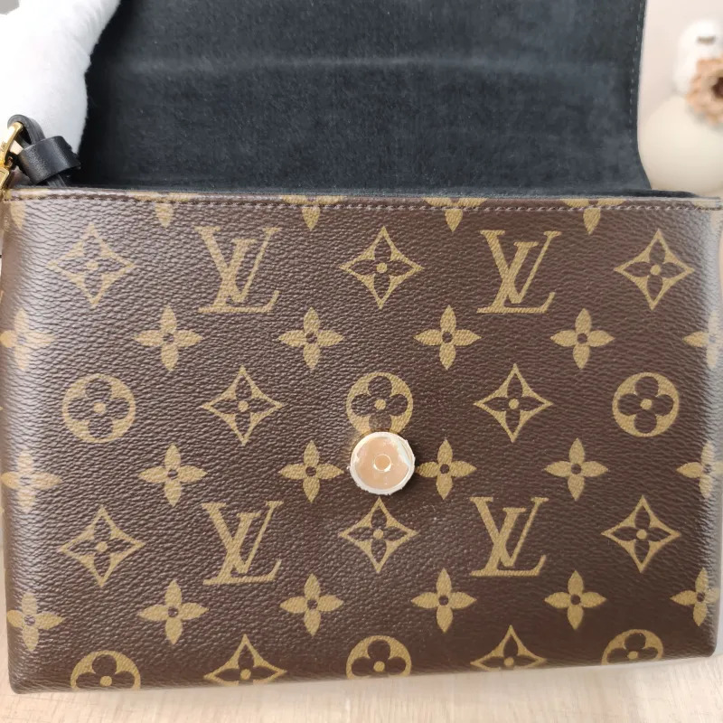 Louis Vuitton Crossbody Bag Locky BB Black PVC BB 20 × 7.5 × 16 cm — detail view 4 of 14