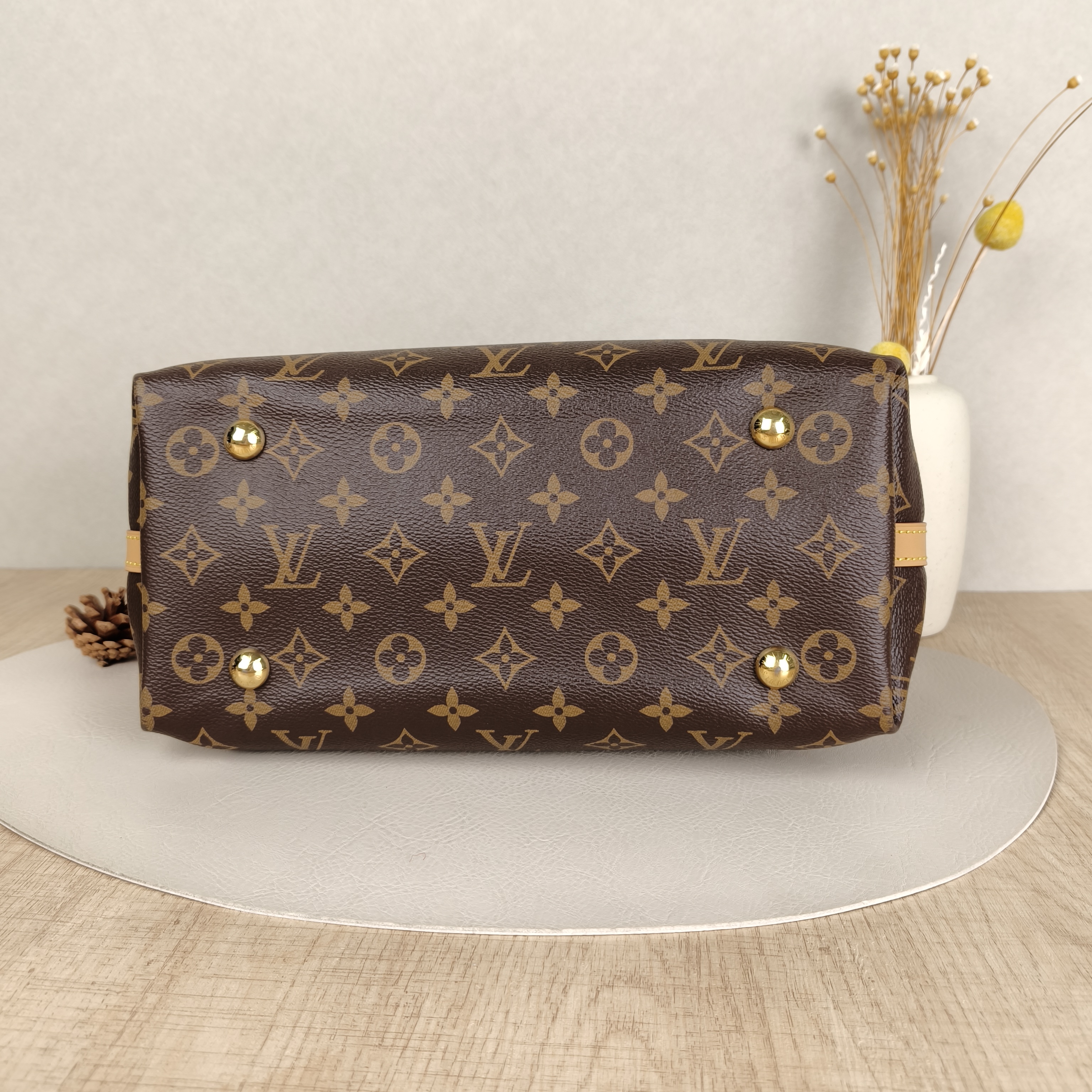 Louis Vuitton Crossbody Bag Carryall — cover view 9 of 9