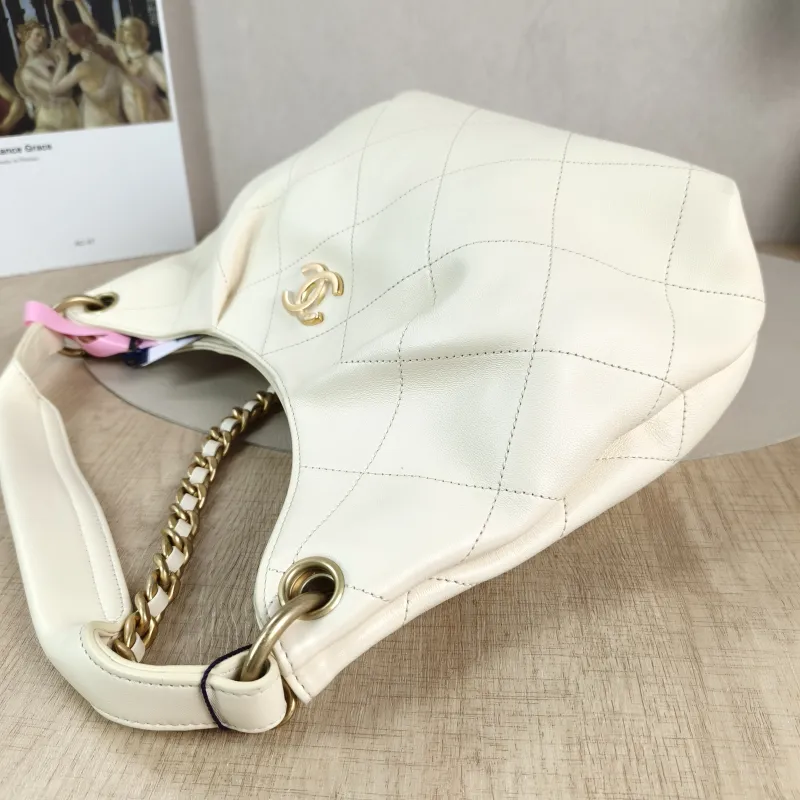 Chanel Crossbody Bag hobo White Lambskin One Size 27 × 11 × 24 cm — detail view 6 of 12