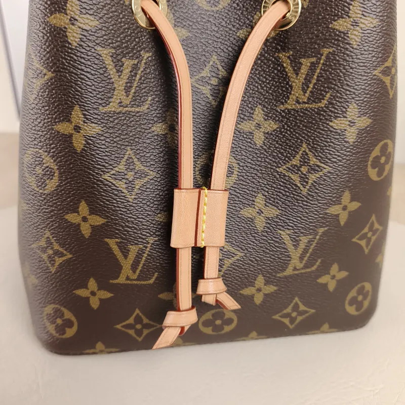 Louis Vuitton Crossbody Bag NÉONOÉ Bucket Bag BB Monogram PVC BB 20 × 13 × 20 cm — detail view 3 of 10