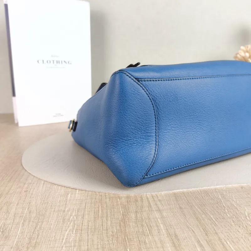 Chloé Crossbody Bag Crossbody Bag Blue Calfskin One Size 33 × 13 × 21 cm — detail view 9 of 12