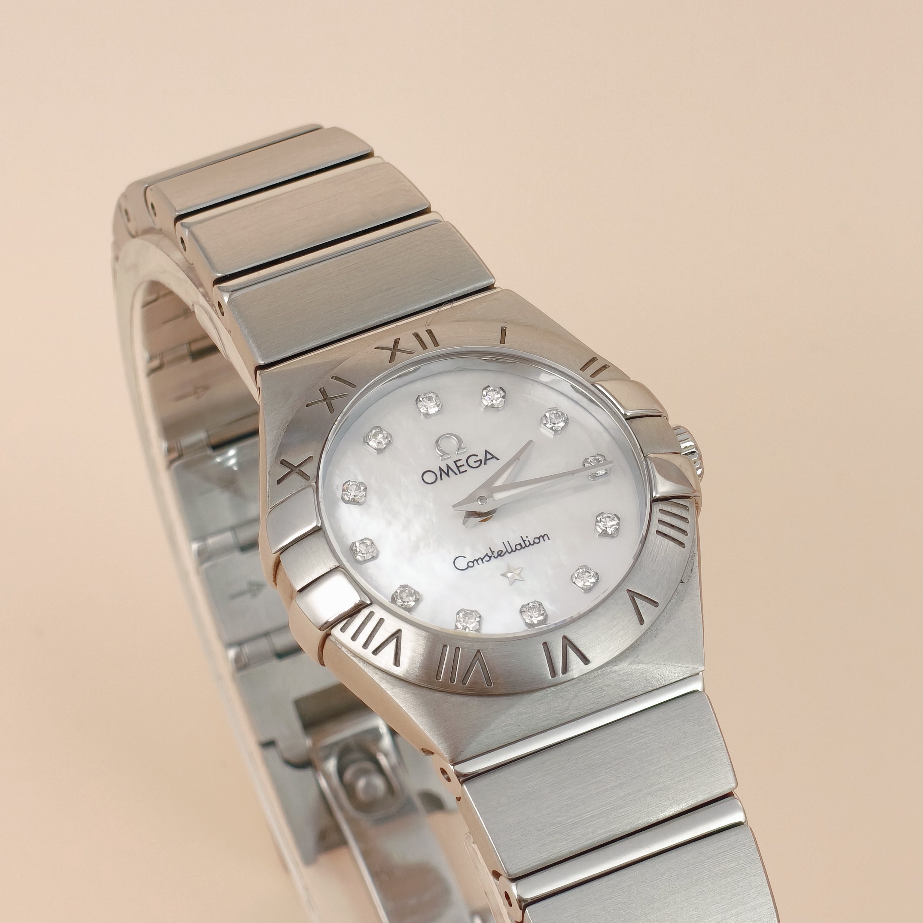 OMEGA Watch Collection Watch One Size24 โ cover view 4 of 10