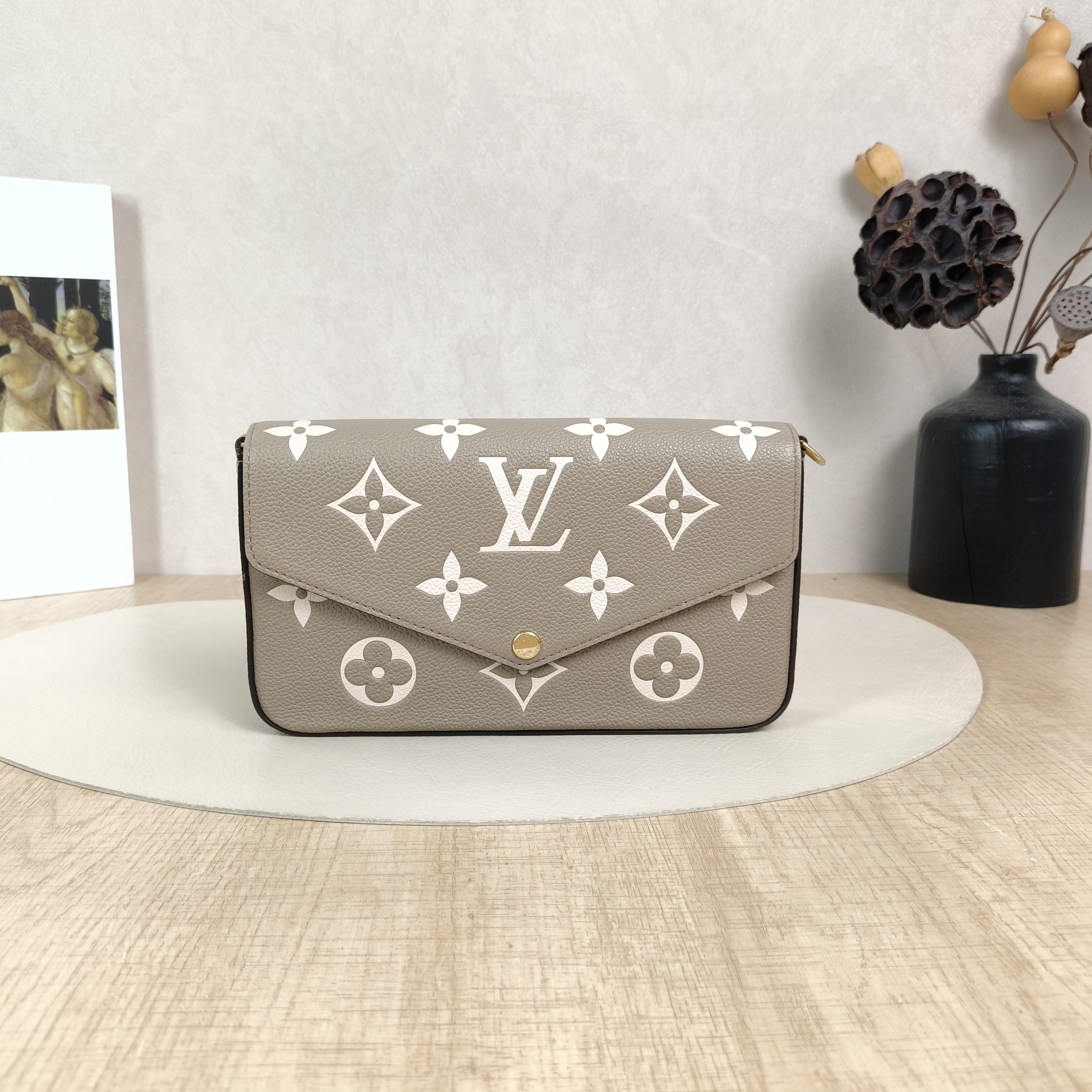 Louis Vuitton Crossbody Bag Pochette Félicie · White Calfskin Small21 × 3 × 12 cm