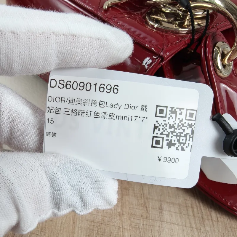DIOR Crossbody Bag Lady Lady Dior Bag Red Patent Leathermini17 × 7 × 15 cm — detail view 10 of 13