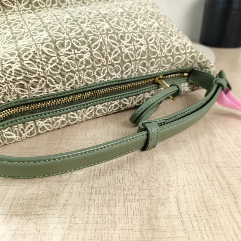 LOEWE Top Handle Bagcubi Vanity Case Bag Monogram Canvas Small20 × 11 × 15 cm — detail view 3 of 10