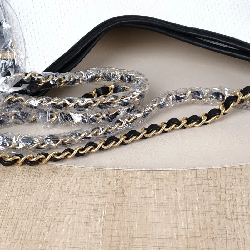 Chanel Shoulder Bag Tote Bag Woven One Size 30 × 13 × 31 cm — detail view 1 of 12