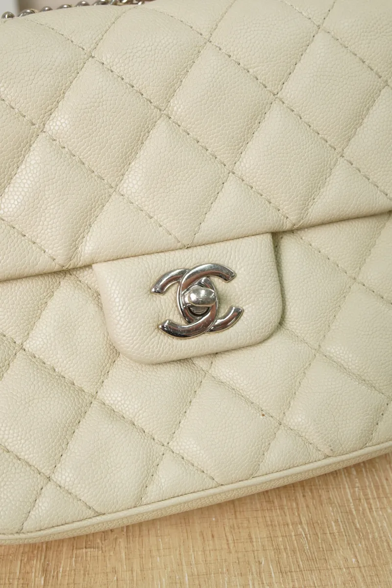 Chanel Calfskin25 · 20 × 6 × 16 cm Conditioned · Conditioned — detail view 11 of 16
